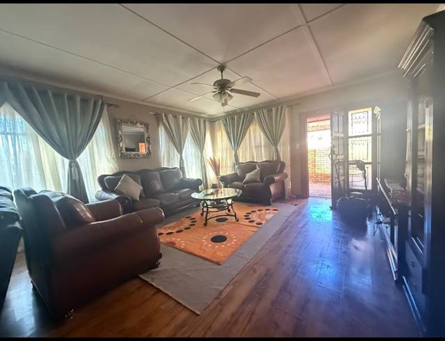 3 BEDROOM HOUSE FOR SALE IN VANDERBIJLPARK CW 1
